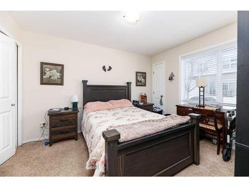 1016-31 Jamieson Avenue, Red Deer, AB - Indoor Photo Showing Bedroom