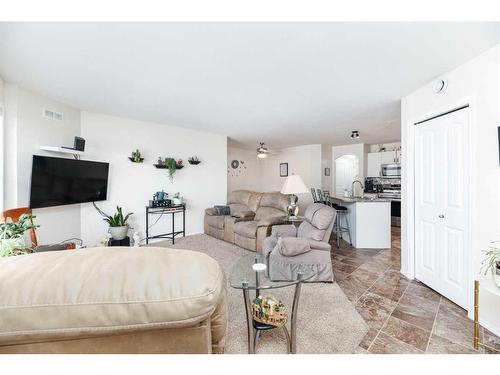 1016-31 Jamieson Avenue, Red Deer, AB - Indoor Photo Showing Living Room