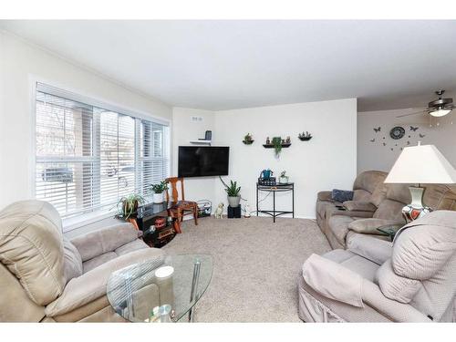 1016-31 Jamieson Avenue, Red Deer, AB - Indoor Photo Showing Living Room