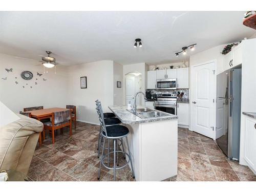 1016-31 Jamieson Avenue, Red Deer, AB - Indoor Photo Showing Kitchen With Double Sink