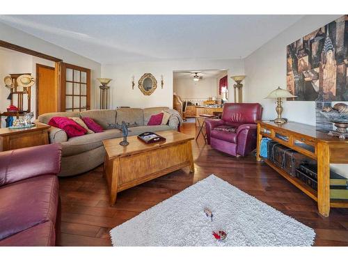 49 Wiltshire Boulevard, Red Deer, AB - Indoor Photo Showing Living Room