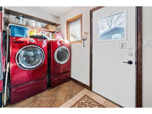 49 Wiltshire Boulevard, Red Deer, AB - Indoor Photo Showing Laundry Room