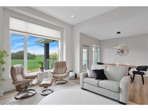 4 Cameron Court, Lacombe, AB - Indoor Photo Showing Living Room