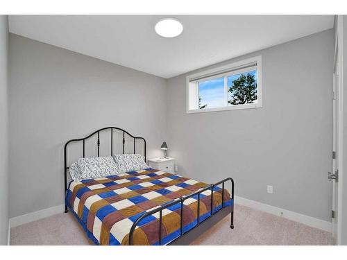 4 Cameron Court, Lacombe, AB - Indoor Photo Showing Bedroom