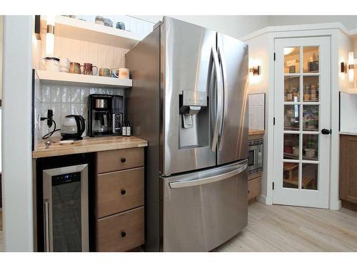 136 Ahlstrom Close, Red Deer, AB - Indoor Photo Showing Kitchen