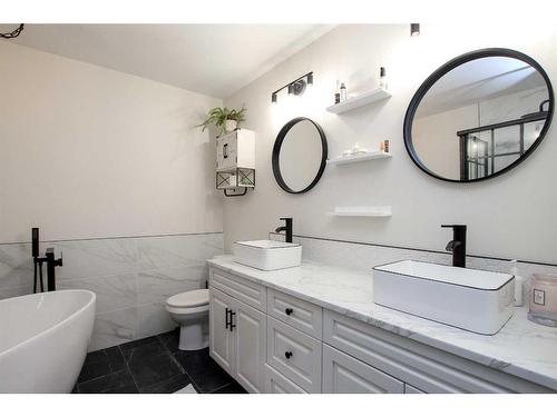 136 Ahlstrom Close, Red Deer, AB - Indoor Photo Showing Bathroom