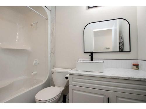 136 Ahlstrom Close, Red Deer, AB - Indoor Photo Showing Bathroom