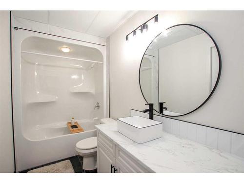 136 Ahlstrom Close, Red Deer, AB - Indoor Photo Showing Bathroom