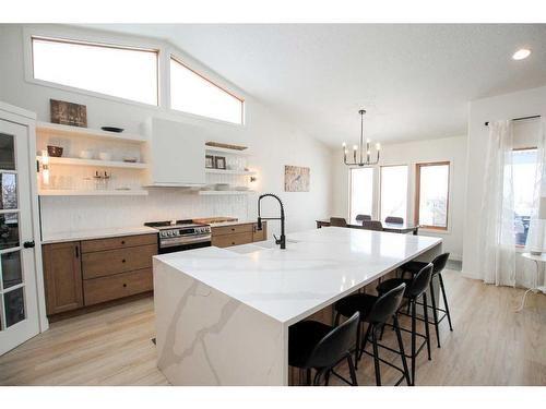 136 Ahlstrom Close, Red Deer, AB - Indoor Photo Showing Kitchen With Upgraded Kitchen