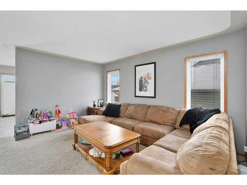 58 Jaspar Crescent, Red Deer, AB - Indoor Photo Showing Living Room