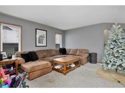 58 Jaspar Crescent, Red Deer, AB - Indoor Photo Showing Living Room