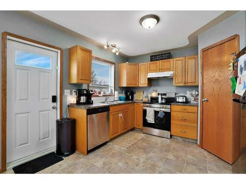 58 Jaspar Crescent, Red Deer, AB - Indoor Photo Showing Kitchen With Double Sink