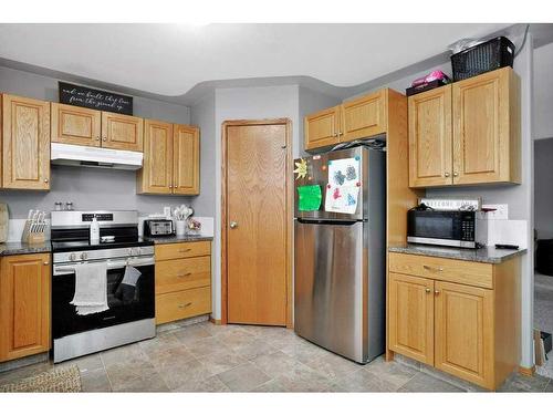 58 Jaspar Crescent, Red Deer, AB - Indoor Photo Showing Kitchen