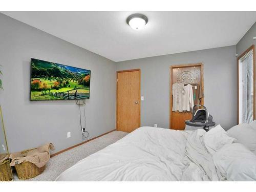 58 Jaspar Crescent, Red Deer, AB - Indoor Photo Showing Bedroom