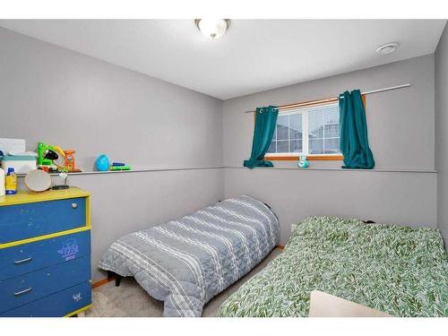 58 Jaspar Crescent, Red Deer, AB - Indoor Photo Showing Bedroom