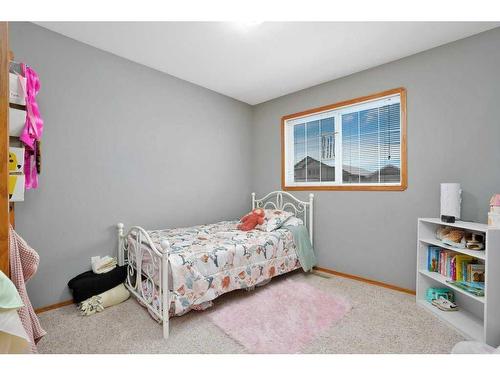 58 Jaspar Crescent, Red Deer, AB - Indoor Photo Showing Bedroom