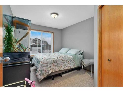 58 Jaspar Crescent, Red Deer, AB - Indoor Photo Showing Bedroom