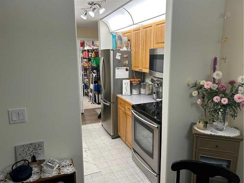 203-18 Averill Street, Red Deer, AB - Indoor Photo Showing Kitchen