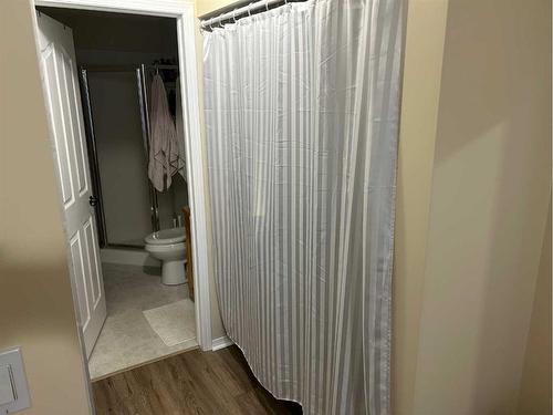 203-18 Averill Street, Red Deer, AB - Indoor Photo Showing Bathroom