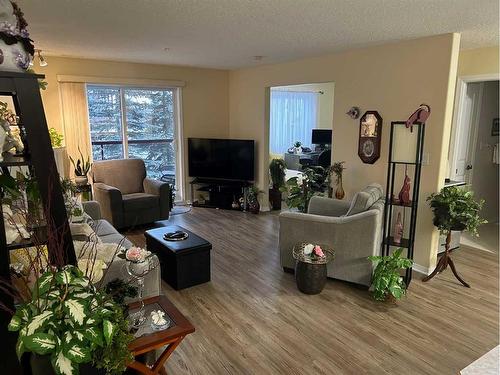 203-18 Averill Street, Red Deer, AB - Indoor Photo Showing Living Room