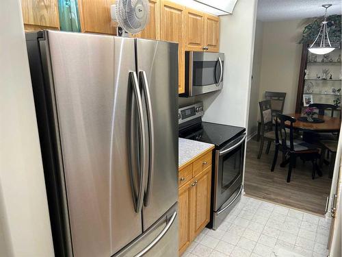 203-18 Averill Street, Red Deer, AB - Indoor Photo Showing Kitchen