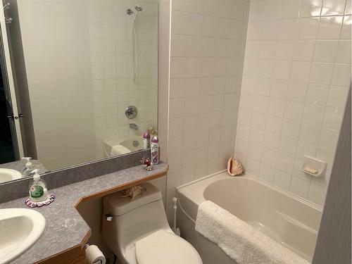 203-18 Averill Street, Red Deer, AB - Indoor Photo Showing Bathroom