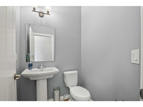 18 Cole Way, Sylvan Lake, AB - Indoor Photo Showing Bathroom