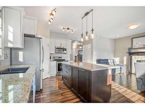 18 Cole Way, Sylvan Lake, AB - Indoor Photo Showing Kitchen With Stainless Steel Kitchen With Double Sink With Upgraded Kitchen