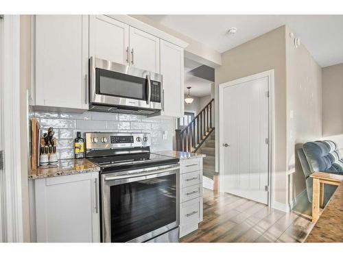 18 Cole Way, Sylvan Lake, AB - Indoor Photo Showing Kitchen