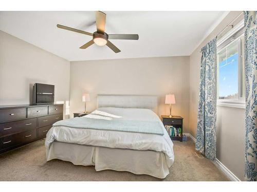 18 Cole Way, Sylvan Lake, AB - Indoor Photo Showing Bedroom