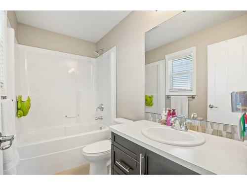 18 Cole Way, Sylvan Lake, AB - Indoor Photo Showing Bathroom