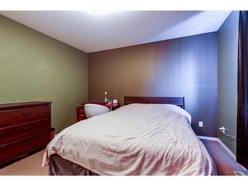 97 Inglewood Drive, Red Deer, AB - Indoor Photo Showing Bedroom