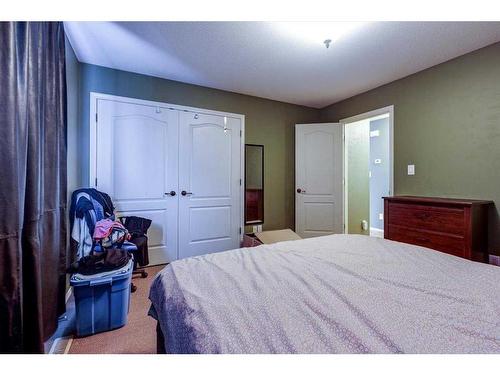 97 Inglewood Drive, Red Deer, AB - Indoor Photo Showing Bedroom