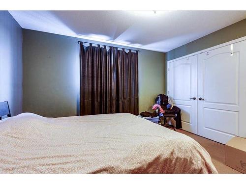 97 Inglewood Drive, Red Deer, AB - Indoor Photo Showing Bedroom