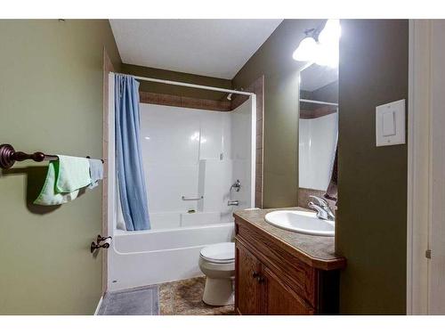 97 Inglewood Drive, Red Deer, AB - Indoor Photo Showing Bathroom