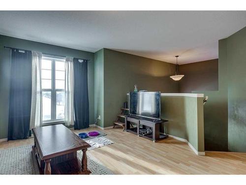 97 Inglewood Drive, Red Deer, AB - Indoor Photo Showing Living Room