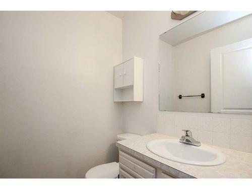 29 Abbott Close, Red Deer, AB - Indoor Photo Showing Bathroom