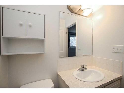 29 Abbott Close, Red Deer, AB - Indoor Photo Showing Bathroom