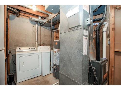 29 Abbott Close, Red Deer, AB - Indoor Photo Showing Laundry Room