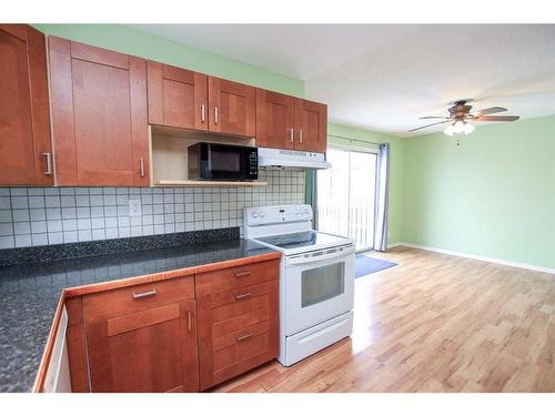 29 Abbott Close, Red Deer, AB - Indoor Photo Showing Kitchen