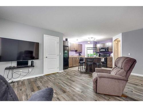 914-31 Jamieson Avenue, Red Deer, AB - Indoor Photo Showing Living Room