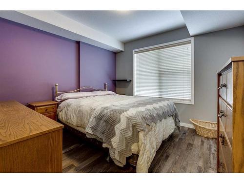 914-31 Jamieson Avenue, Red Deer, AB - Indoor Photo Showing Bedroom