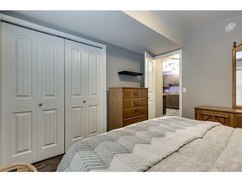 914-31 Jamieson Avenue, Red Deer, AB - Indoor Photo Showing Bedroom