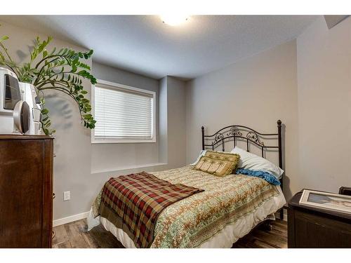 914-31 Jamieson Avenue, Red Deer, AB - Indoor Photo Showing Bedroom