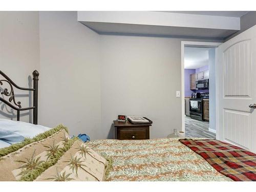 914-31 Jamieson Avenue, Red Deer, AB - Indoor Photo Showing Bedroom