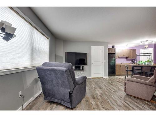 914-31 Jamieson Avenue, Red Deer, AB - Indoor Photo Showing Living Room