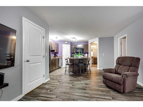 914-31 Jamieson Avenue, Red Deer, AB - Indoor Photo Showing Living Room