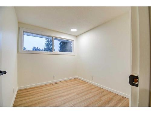 14 Spencer Street, Red Deer, AB - Indoor Photo Showing Other Room