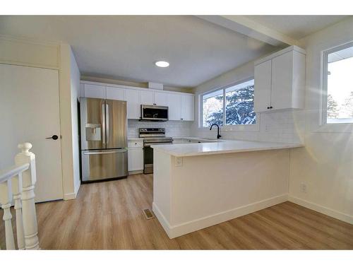 14 Spencer Street, Red Deer, AB - Indoor Photo Showing Kitchen