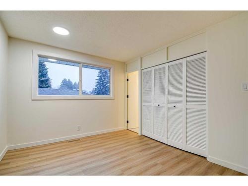 14 Spencer Street, Red Deer, AB - Indoor Photo Showing Other Room